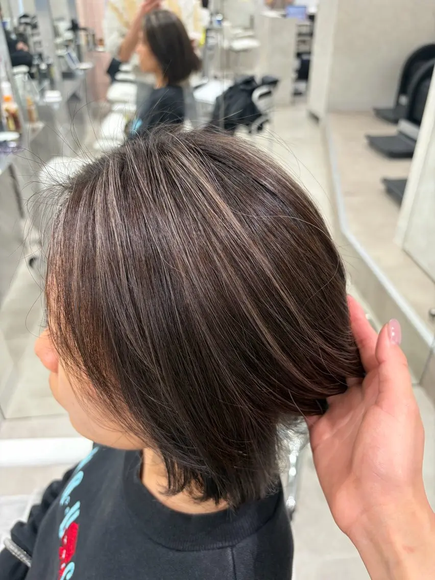 ショート ハイライト ヘアカラー sera 🎀ベージュのヘアスタイル