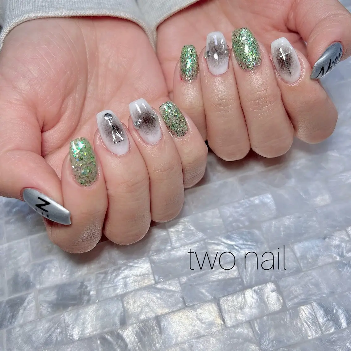ネイル アートネイル ネイルチップ ホワイト ハンドネイル two nailのネイルデザイン