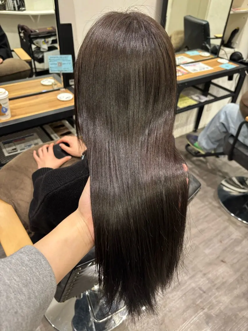セミロング カラー アッシュ アッシュグレー アッシュグレージュ グレージュ cocotte宜喜 弘希のヘアスタイル