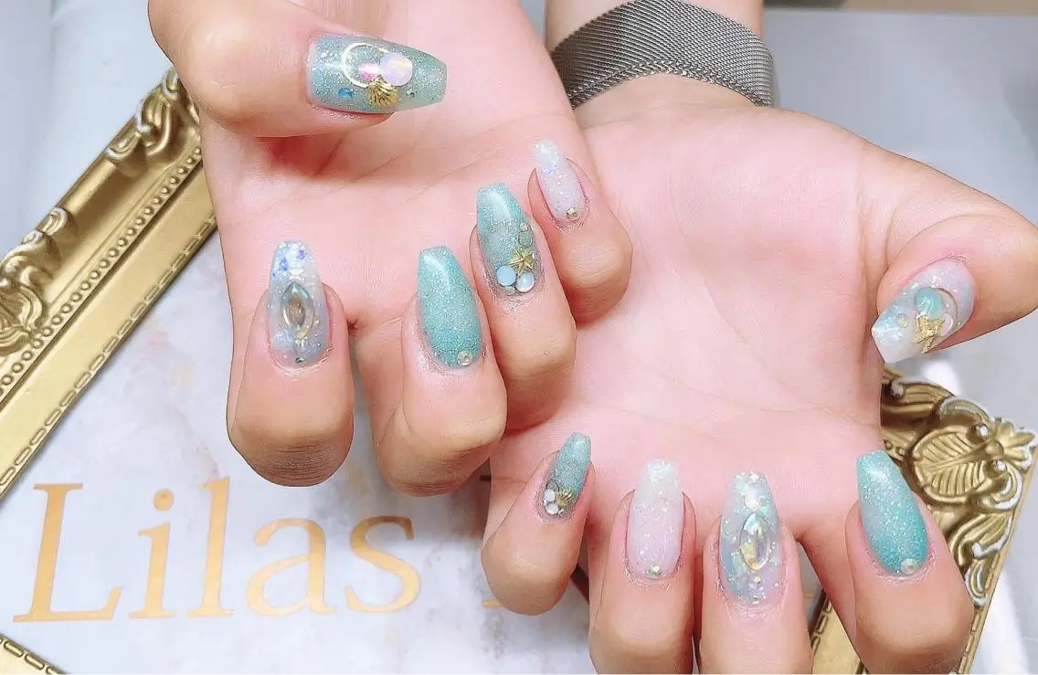 ネイル オーロラネイル ブルー ジェルネイル ハードジェル キラキラネイル Lilas Nailのネイルデザイン