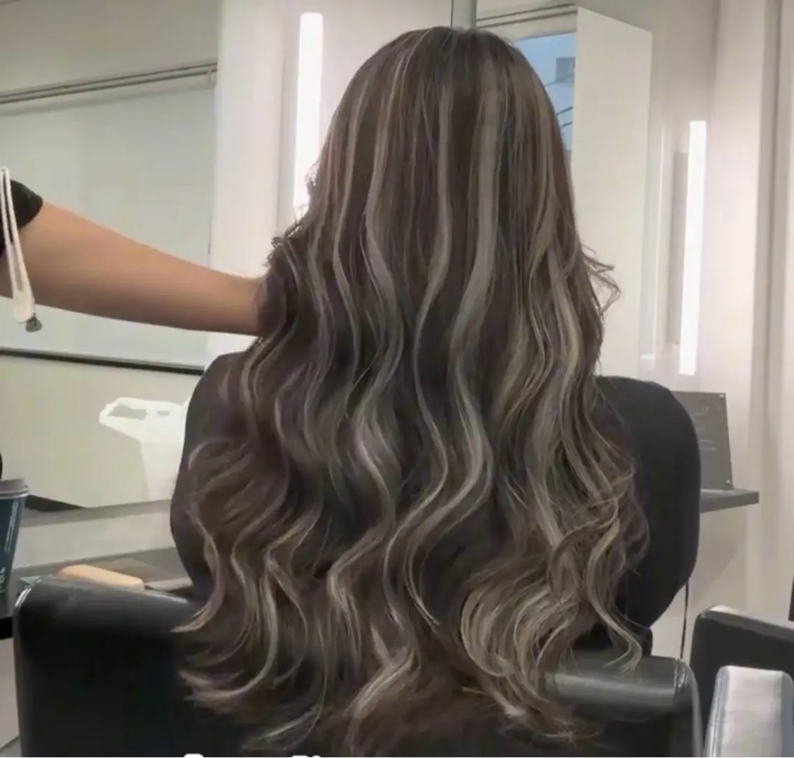 ロング ハイライト hairstudio NOAのヘアスタイル