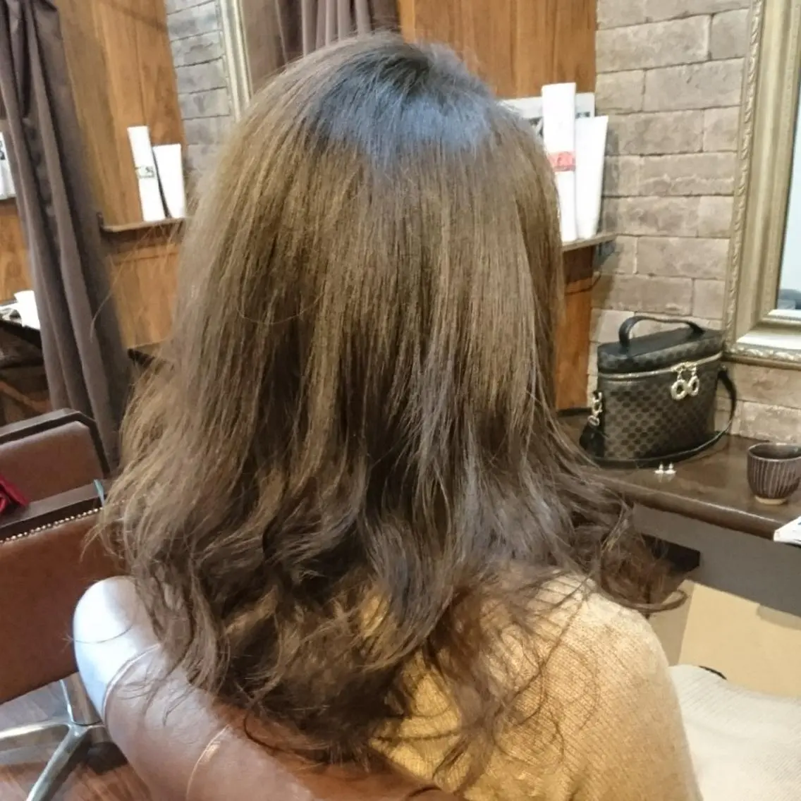 ミディアム カラー グレージュ ヘアカラー トリートメント 美髪 カラーリストのヘアスタイル