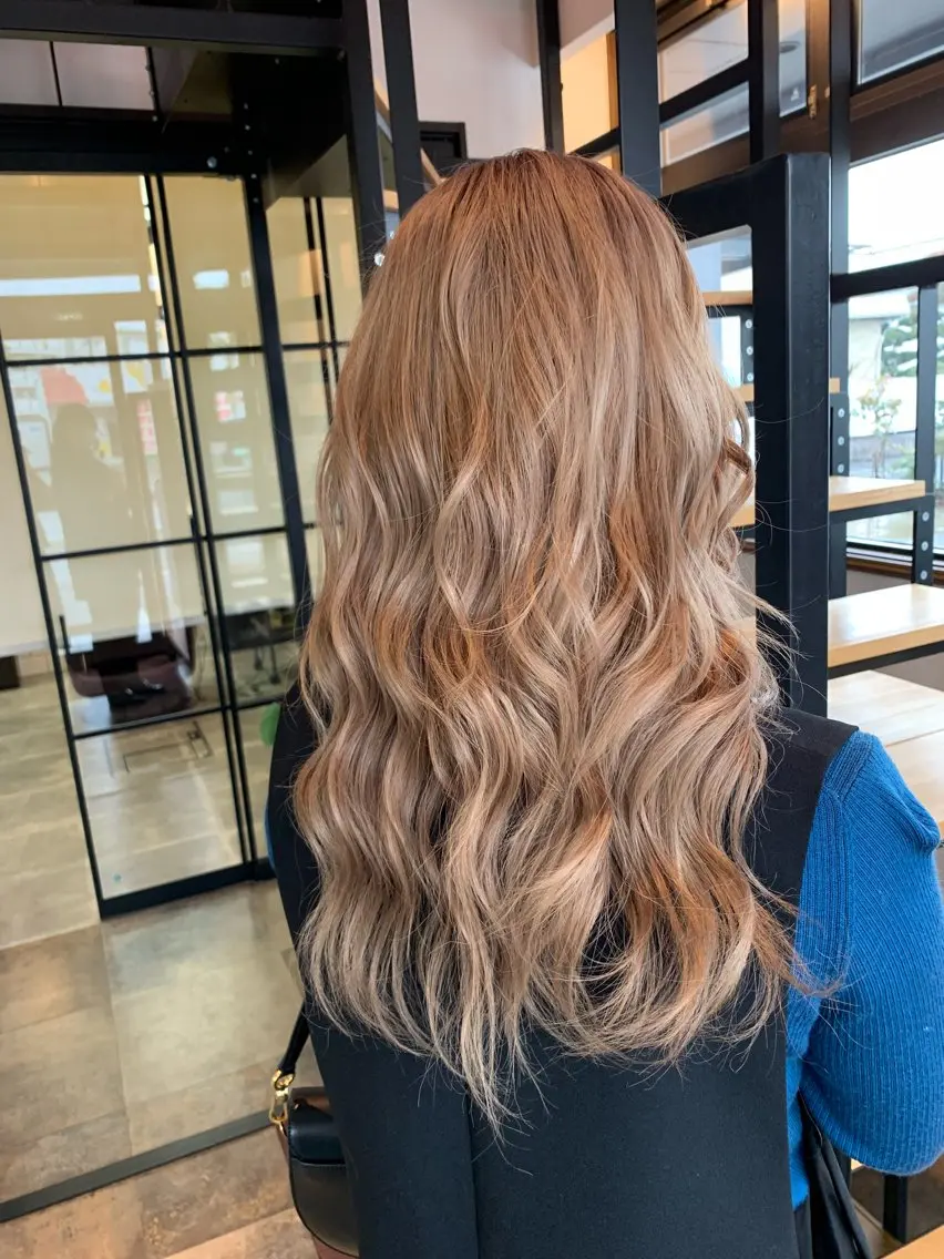ロング 岡田 七海のヘアスタイル