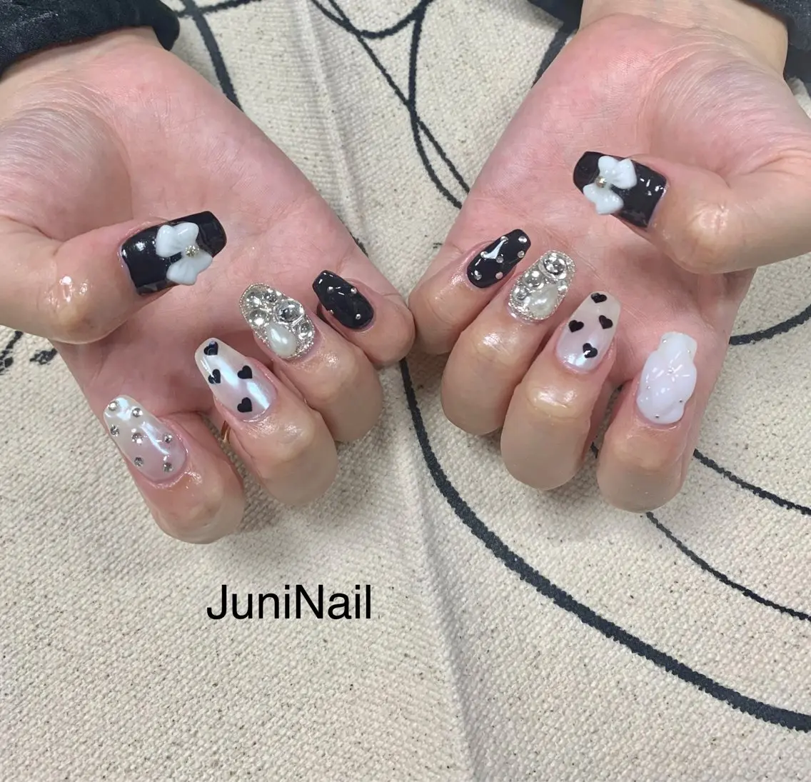 ネイル オーロラネイル フラッシュネイル 氷ネイル・うるうるネイル キラキラネイル 韓国ネイル ハンドネイル JuniNail 주니네일🇰🇷suのネイルデザイン