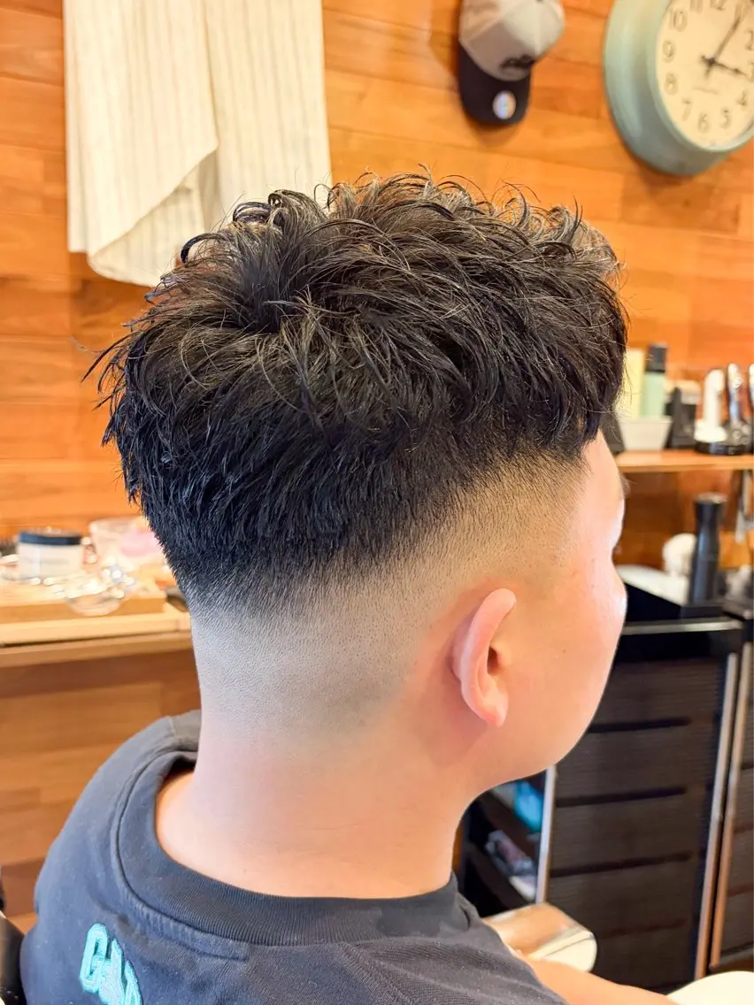 ショート パーマ メンズ アップバング メンズパーマ カット パーマ 三宮メンズカット ヨシイッキのヘアスタイル