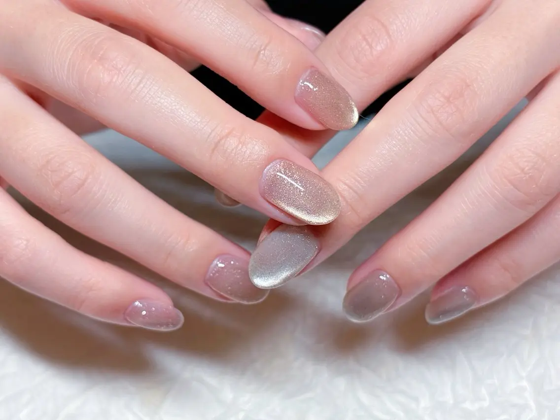 ネイル ジェルネイル マグネットネイル ミラーネイル 春ネイル ハンドネイル ハンドケア 💫ゆか_ Nailartistのネイルデザイン