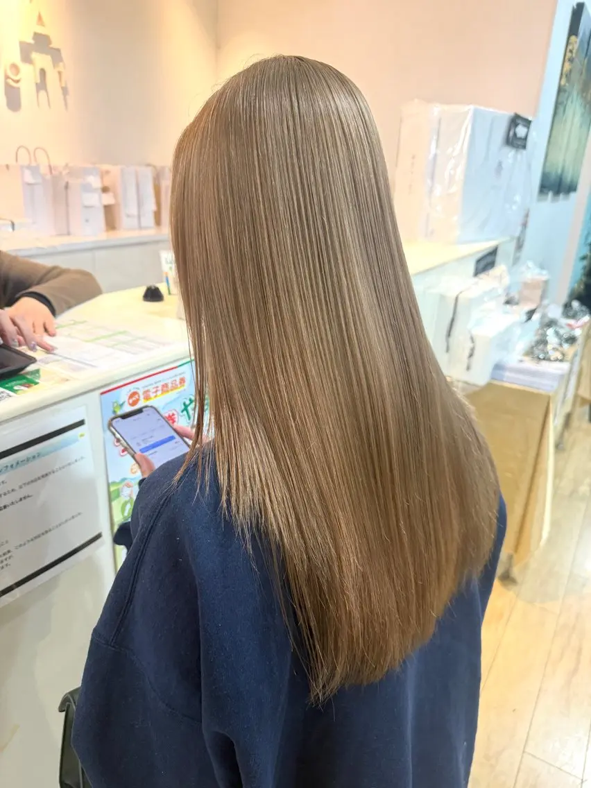 ロング カラー ベージュカラー ブロンド ブロンドベージュ ヘアカラー トリートメント 鹿児島 聖来のヘアスタイル