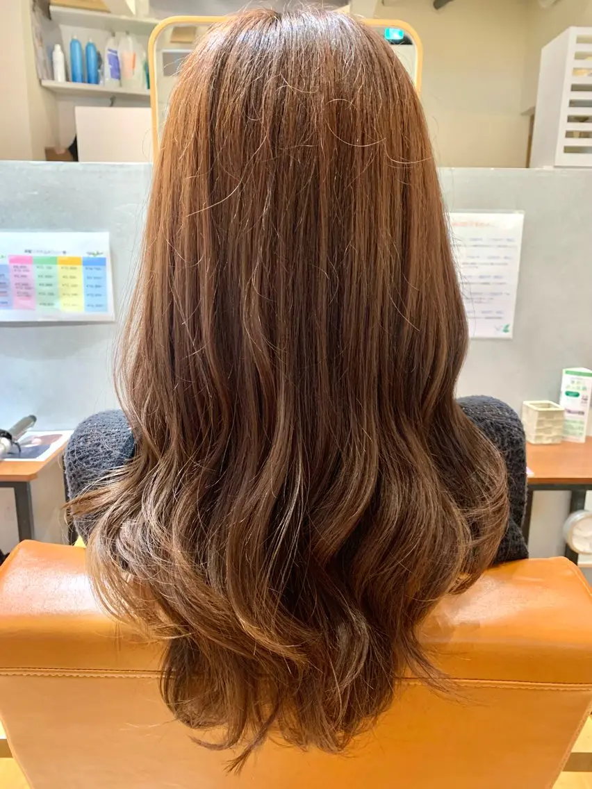 ロング カット ヘアカラー 秋野 遥のヘアスタイル