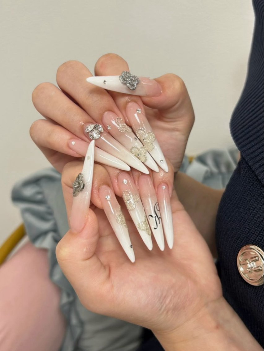 ネイル アートネイル フレンチネイル ジェルネイル キラキラネイル 韓国ネイル ハンドネイル ICE Nailsのネイルデザイン
