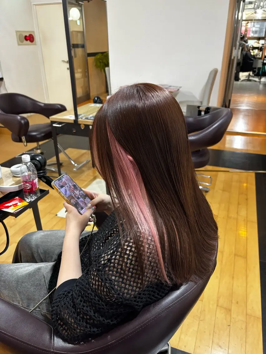 セミロング カラー ヘアアレンジ ミストバング デザインカラー  フェイスフレーミング ピンクカラー カット ヘアカラー LiTA RIKUのヘアスタイル