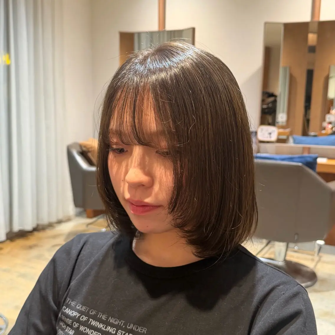 ミディアム カラー ベージュカラー オリーブベージュ ボブ 顔まわりレイヤー レイヤーカット 中山 紗希のヘアスタイル