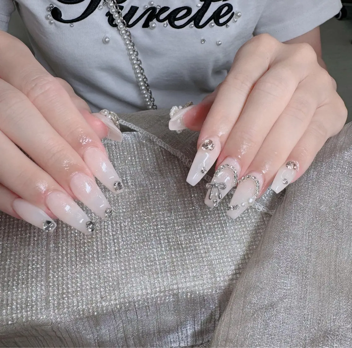 ネイル フレンチネイル ジェルネイル ガラスフレンチ ハロウィン ハート ハンドネイル H.baby Nail Salonのネイルデザイン