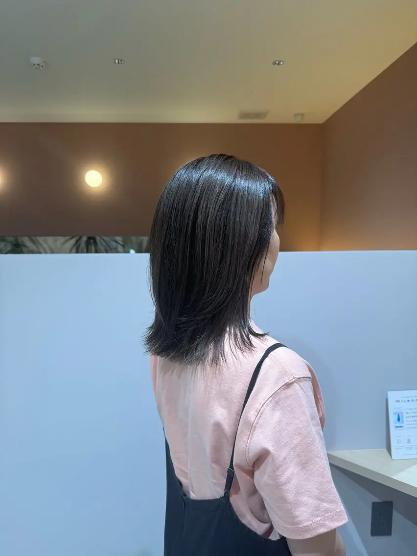 ミディアム カラー レイヤーカット RosierBlue 工藤のヘアスタイル