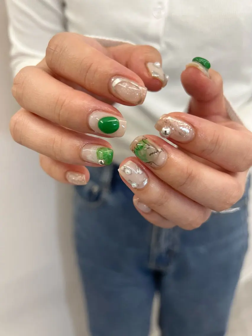 ネイル クリアネイル ジェルネイル グリーン ミラーネイル パラジェル Bana_ Nailのネイルデザイン