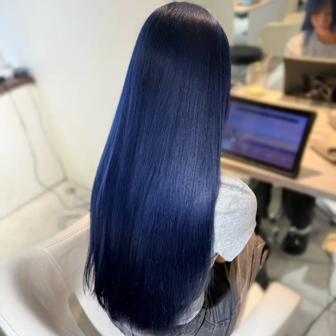 ロング カラー ブリーチ ブルーカラー ネイビーカラー シルバー ヘアカラー トリートメント 🦋🫧艶髪カラー 🫧🦋あいりのヘアスタイル