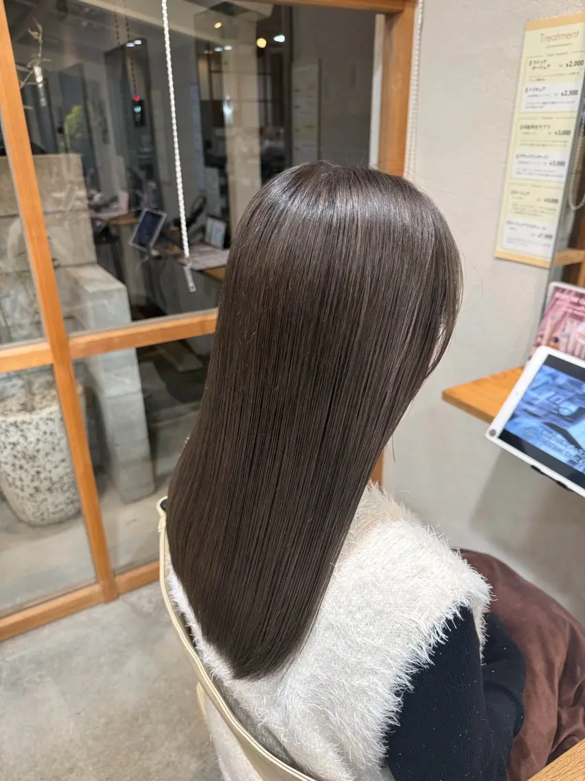 ロング カラー アッシュ アッシュグレー アッシュグレージュ ブリーチ 透明感カラー ヘアカラー momoka 女性限定のヘアスタイル
