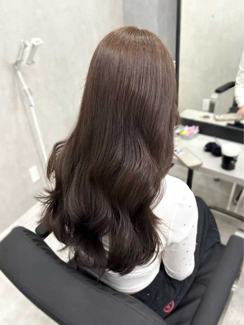 ロング カラー アッシュ ブラウンカラー チョコレートブラウン カット ヘアカラー 盛れる顔まわり✨🎀 レイヤー別所好葉のヘアスタイル