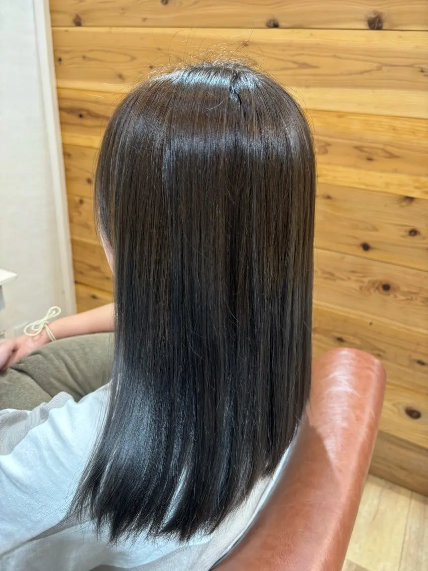 ロング アッシュ Circus 石原愛里のヘアスタイル