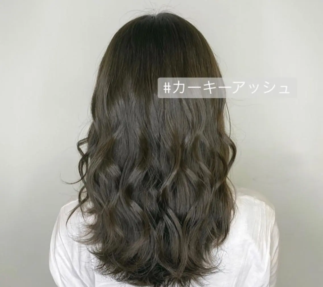 ロング カラー 川上 麻梨阿のヘアスタイル