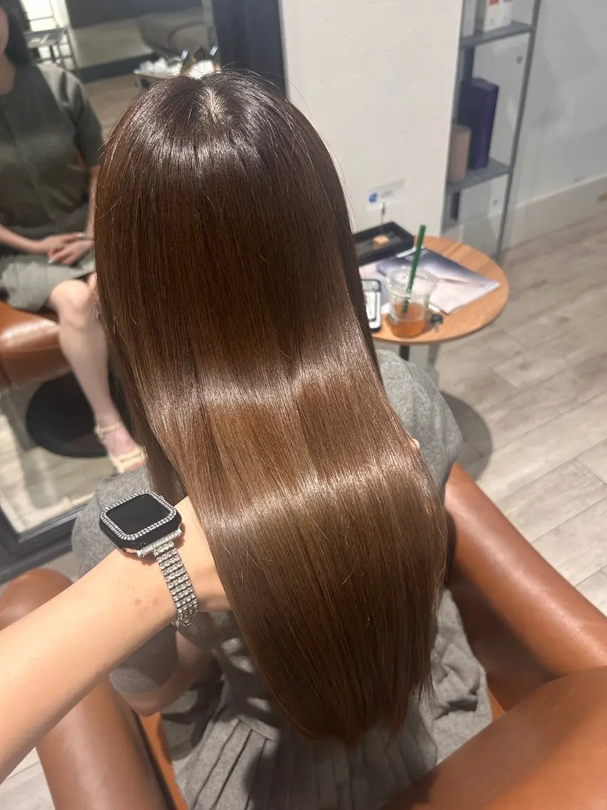ロング カラー ROOTS ANNAのヘアスタイル