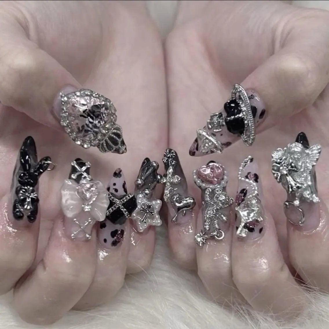 ネイル ハロウィン マグネットネイル ミラーネイル ニュアンスネイル ピンク Lee Nailsのネイルデザイン