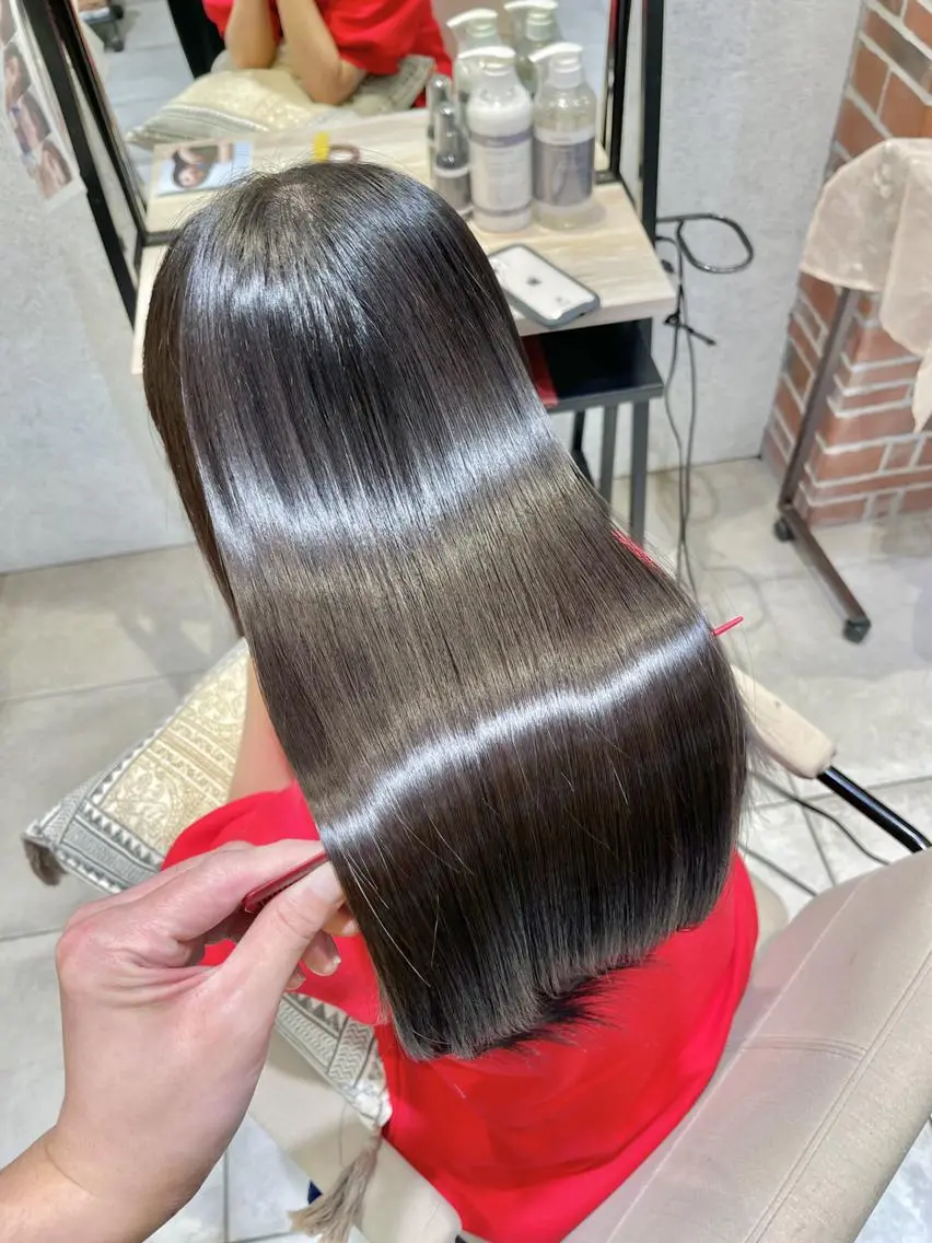 期間限定🌟就活対応◎ 可愛く仕上がる黒＋似合わせカット＋２ステップトリートメントの写真