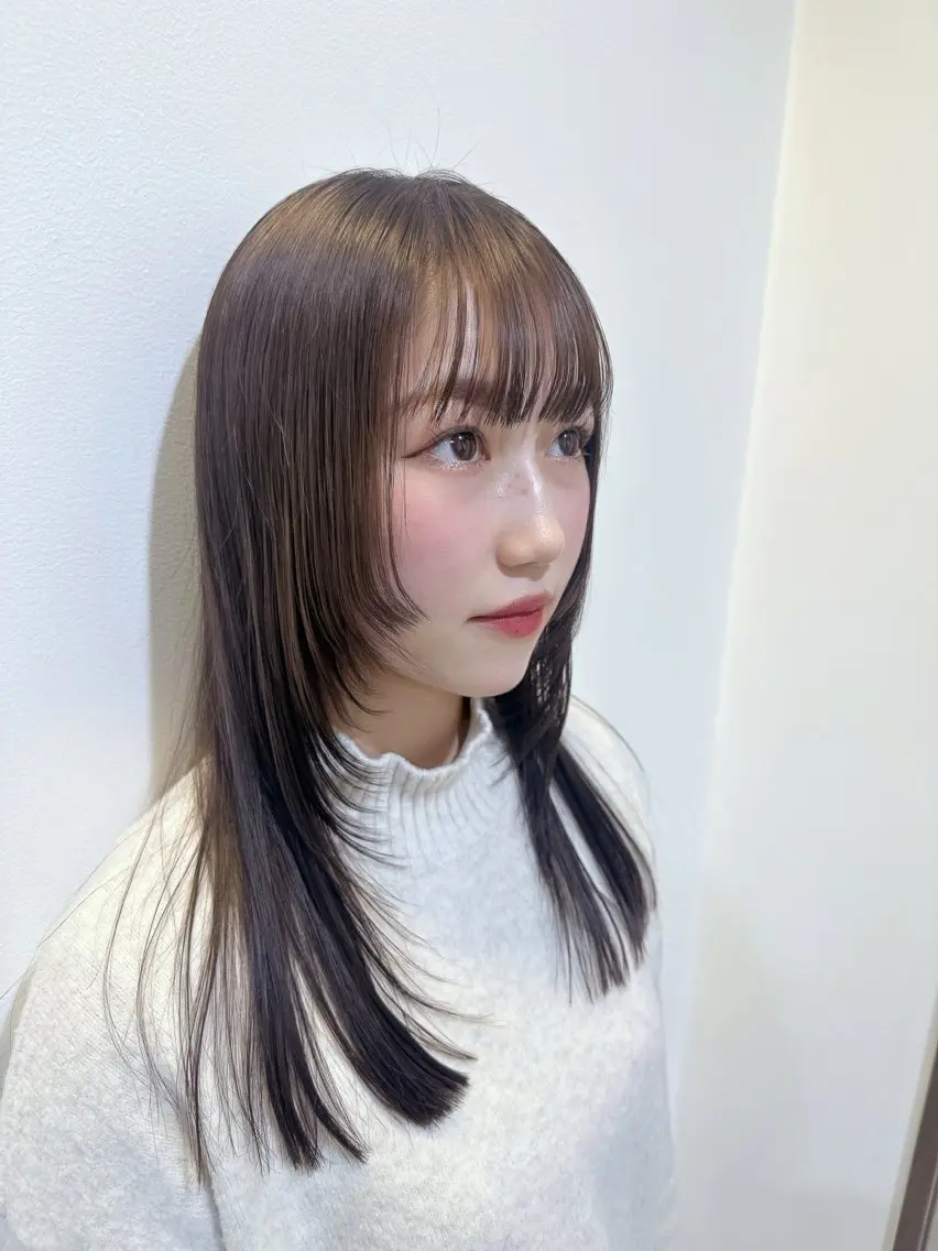 セミロング レイヤーカット 日曜日空きあり‼️ 艶々カラー🩷のヘアスタイル