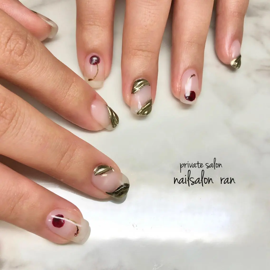 ネイル ゴールド 持ち込み nailsalon ranのネイルデザイン
