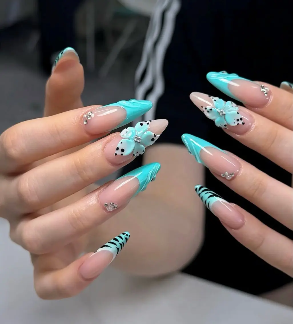 ネイル アートネイル ボルドー フレンチネイル ジェルネイル 氷ネイル・うるうるネイル ハンドネイル Julie Nail Rinのネイルデザイン