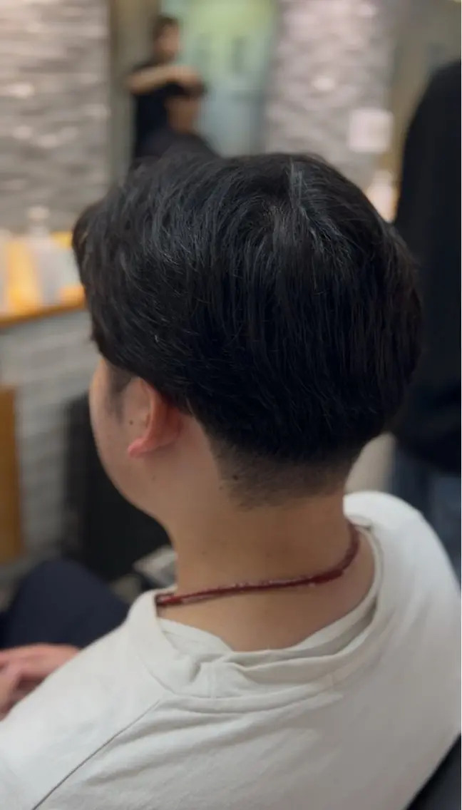 ミディアム メンズ センターパート 刈り上げ カット FRISEUR/山本 美芽のヘアスタイル