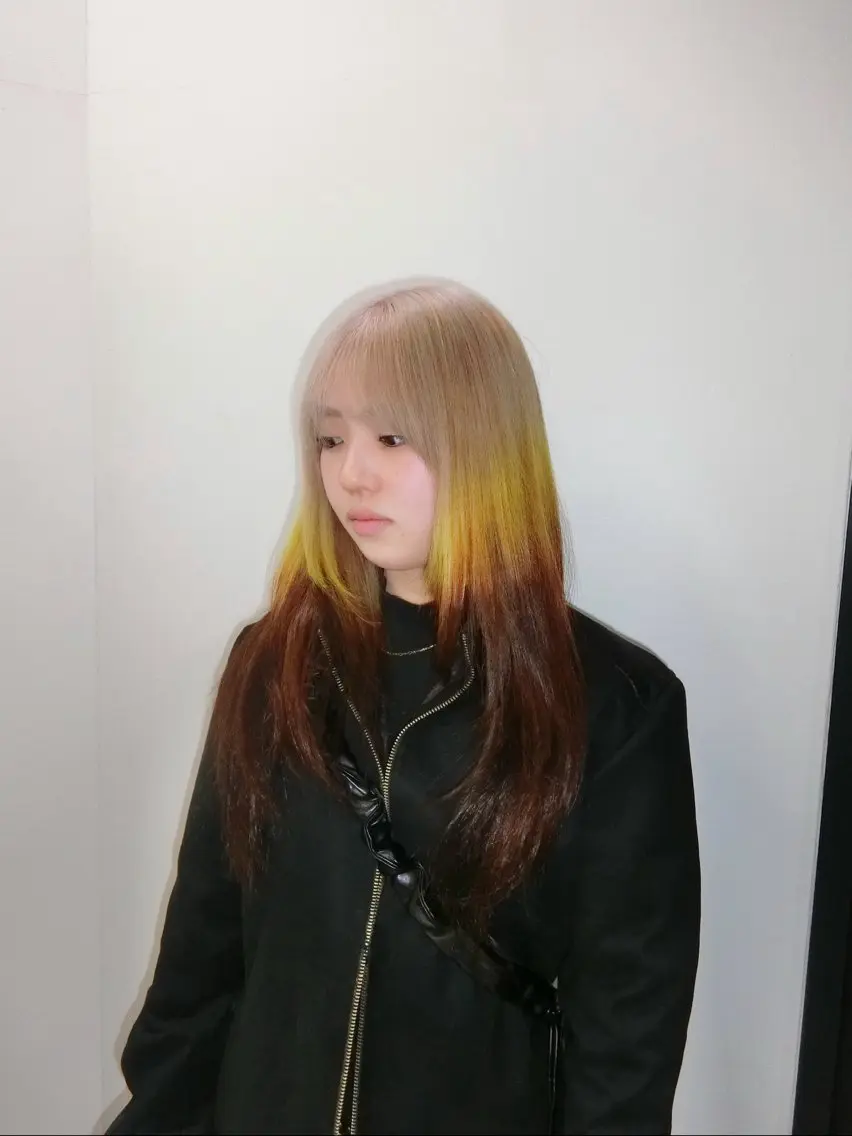 セミロング カラー カット ヘアカラー 🧤高明度ハイトーン 🧤莉音のヘアスタイル