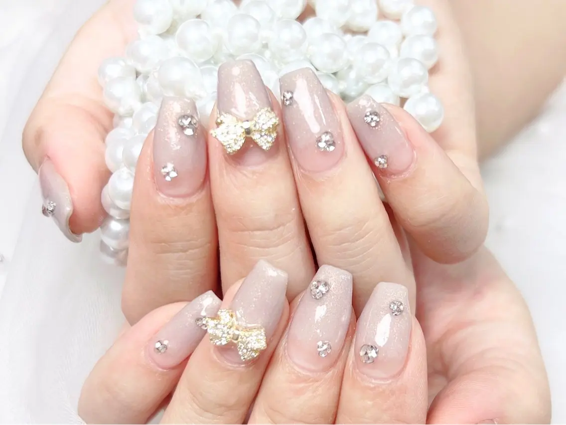 ネイル オーロラネイル チークネイル 長さ出し フットネイル フレンチネイル ハンドネイル ハンドケア lily nailのネイルデザイン