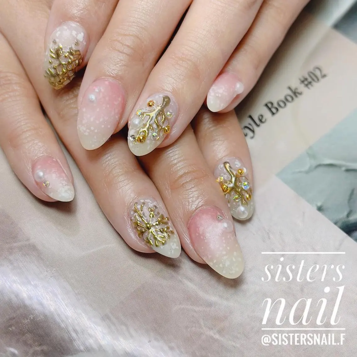 ネイル アートネイル ゴールド ホログラムネイル キラキラネイル マットネイル sisters nail.fのネイルデザイン