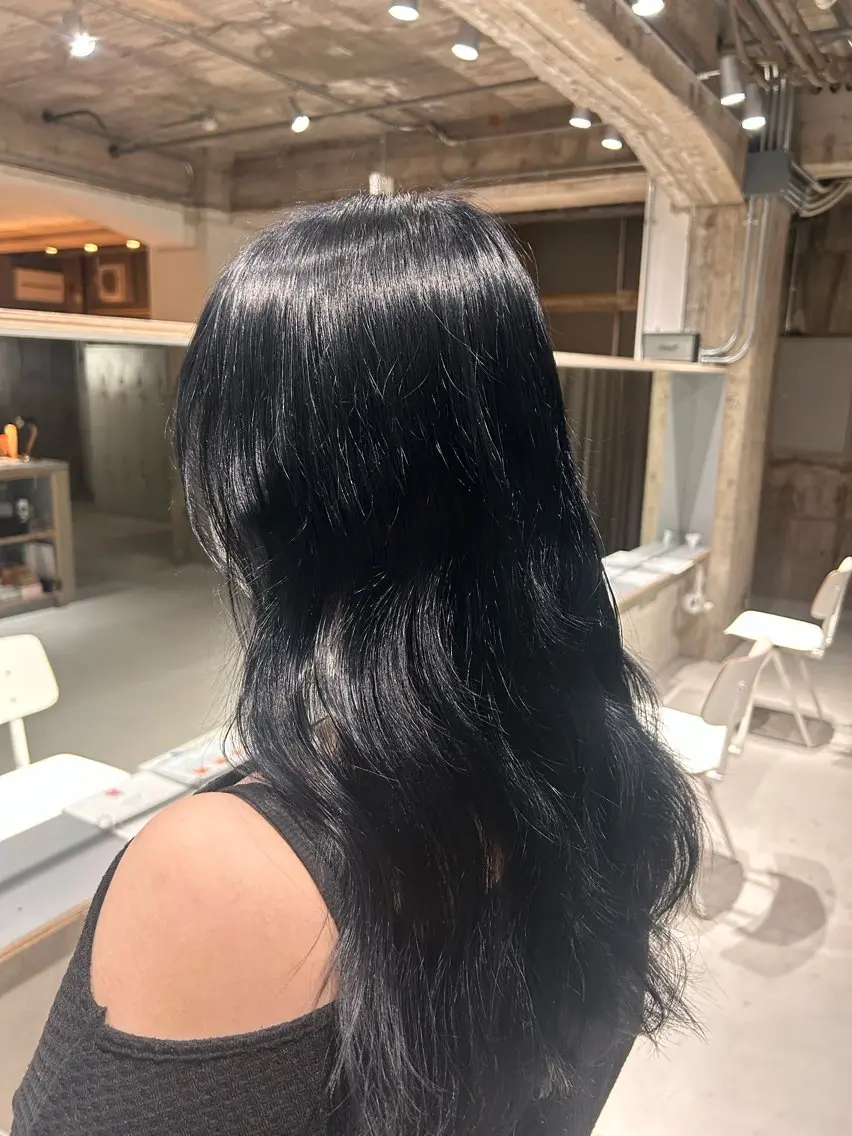 ロング カラー ブリーチ ネイビーカラー ヘアカラー 玉置七海✨ /透明感/髪質改善のヘアスタイル