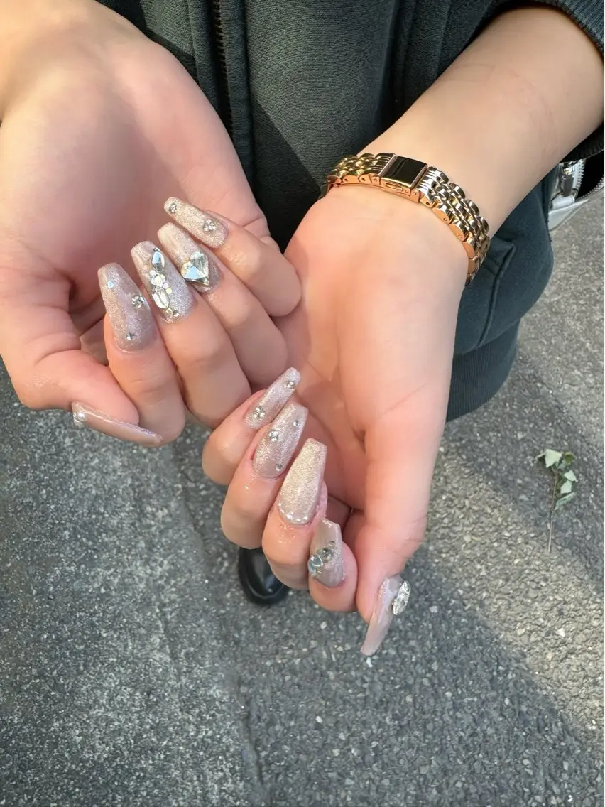 ネイル LAVISH 大和店 emi・:*+のネイルデザイン