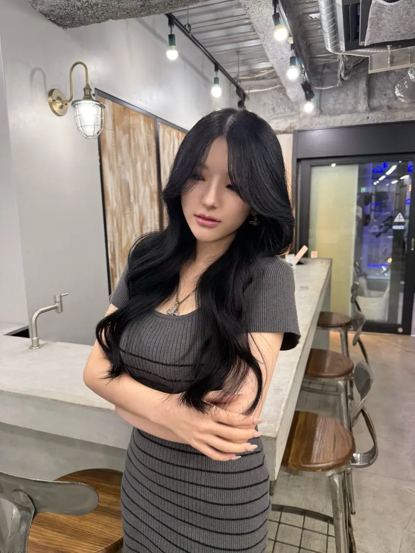 ロング カラー 黒髪 ブルーカラー ブルーブラック 透明感カラー グレージュ カット ヘアカラー トリートメント ヘアセット 韓国ヘア🫧 KAZUTOのヘアスタイル