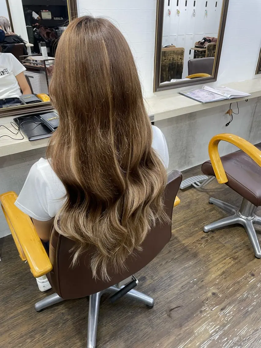 ロング 横浜🦋ハイトーン 🫐シャドウルーツのヘアスタイル