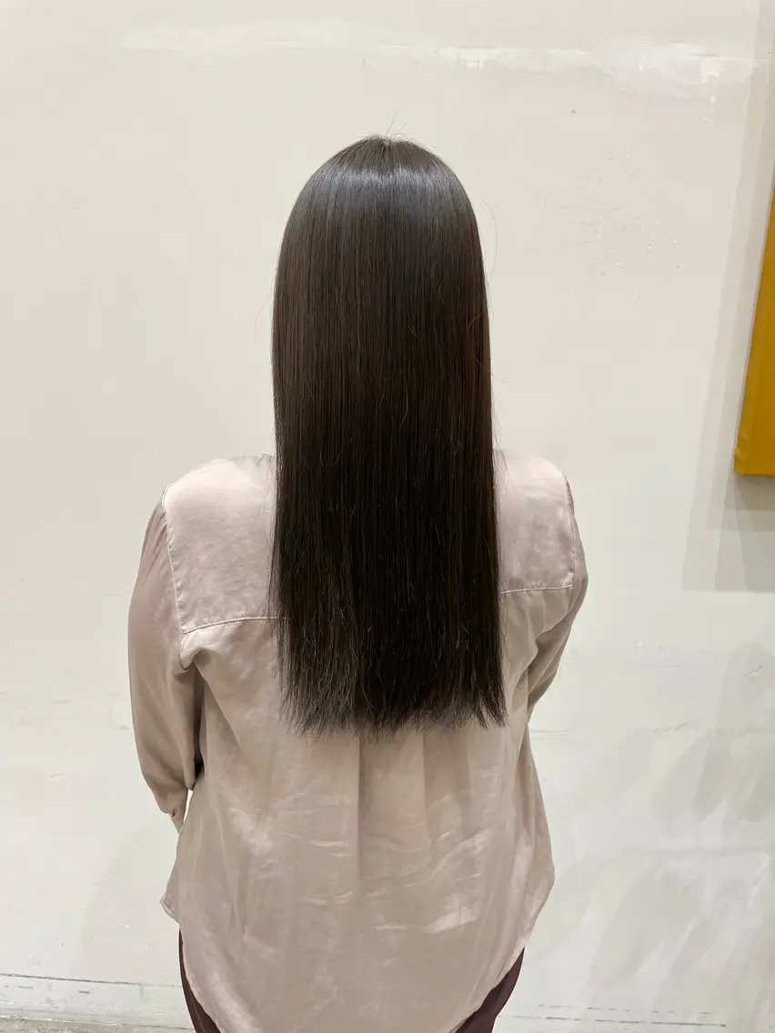 ロング カラー ベージュカラー オリーブベージュ 三宅 瑠偉のヘアスタイル