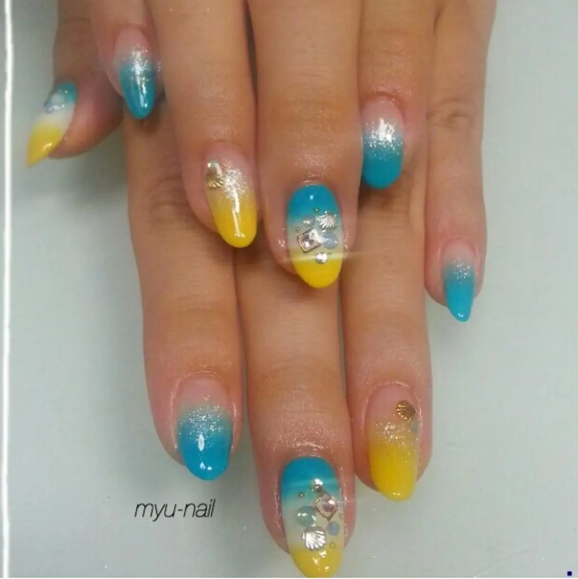 ネイル アートネイル グラデーション ホームサロン myu-nailのネイルデザイン
