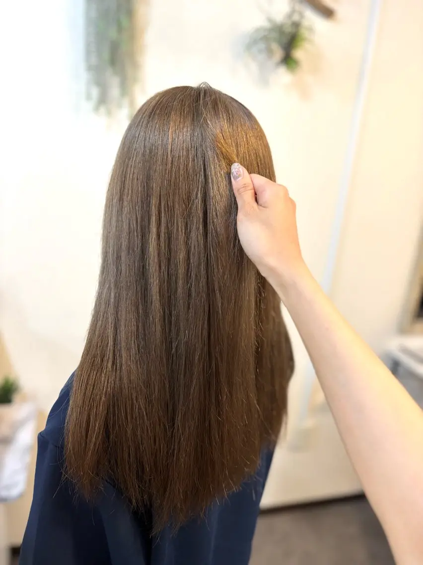 ロング カラー ベージュカラー ブリーチ ハイトーンカラー ミルクティーベージュ ヘアカラー 山本なつみ/透明感 /レイヤー/ブリーチのヘアスタイル