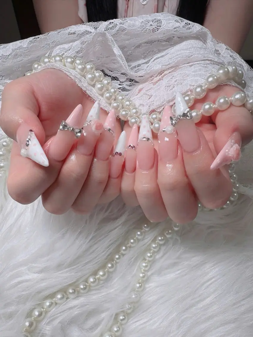 ネイル フレンチネイル ジェルネイル ガラスフレンチ ハロウィン ハート ハンドネイル H.baby Nail Salonのネイルデザイン