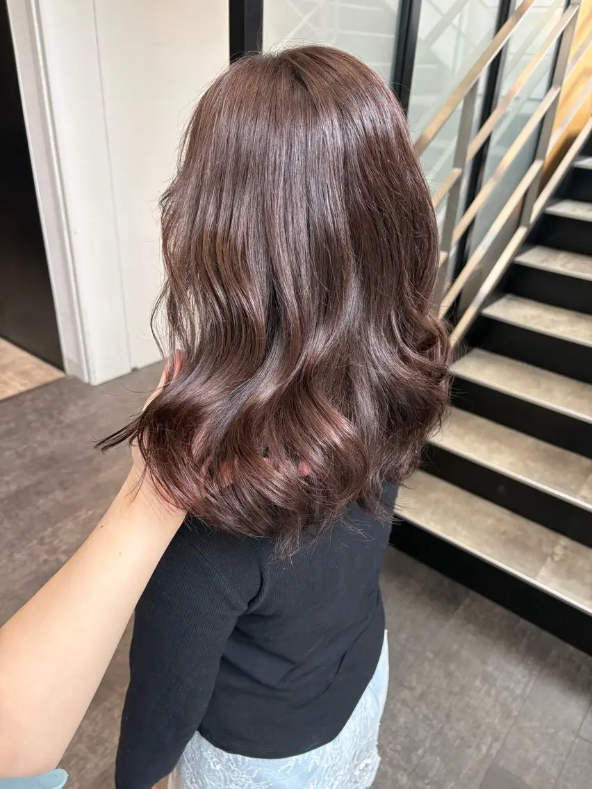 セミロング カラー 透明感カラー ヘアカラー mao ｜ 柔らか艶カラー🫧のヘアスタイル