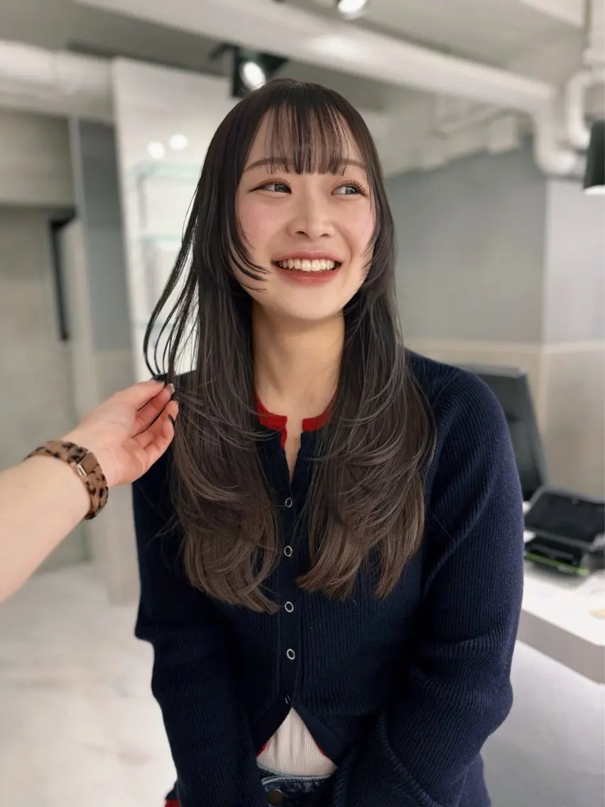 ロング 顔周りカット レイヤーカット カット ヘアカラー sena⌇ベージュ⌇ ブリーチなしWカラーのヘアスタイル