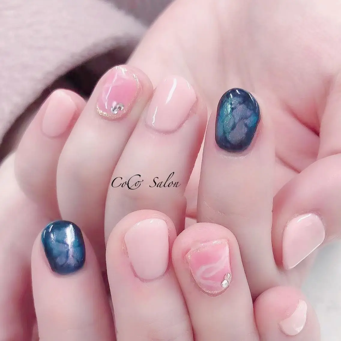 ネイル 長さ出し ジェルネイル 大理石ネイル(マーブル) ネイビー オフィスネイル CoCoSalon ネイル/まつ毛予約のネイルデザイン