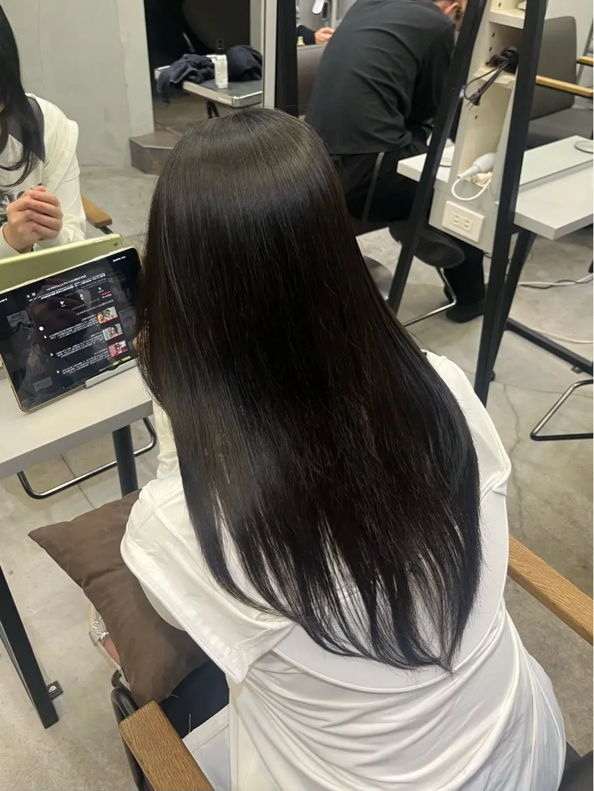 ロング パーマ 縮毛矯正 トリートメント 韓国×艶ハイトーンが かわいい✨️リオ🍒のヘアスタイル