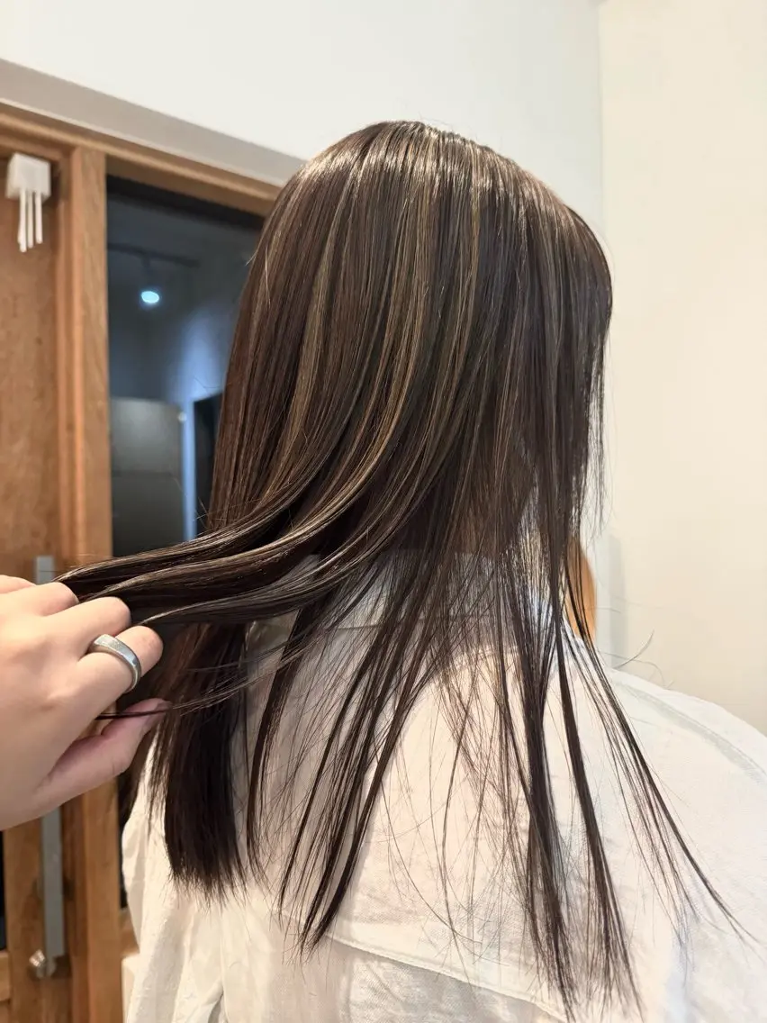 セミロング カラー ヘアカラー hina 🛋️ブリーチカラーのヘアスタイル