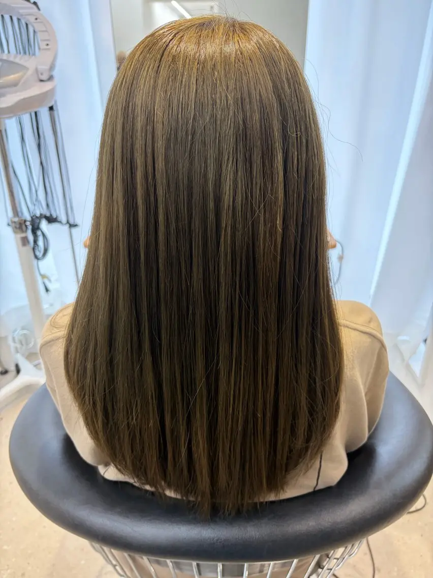 セミロング ヘアカラー 小出 琴未のヘアスタイル