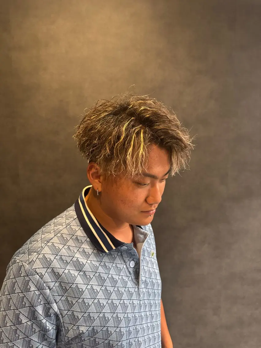 ショート カラー パーマ メンズ メンズハイライト メンズメッシュ ハイライトカラー メッシュ ハイライト カット ヘアカラー パーマ 原田 尚満 メンズヘア特化のヘアスタイル