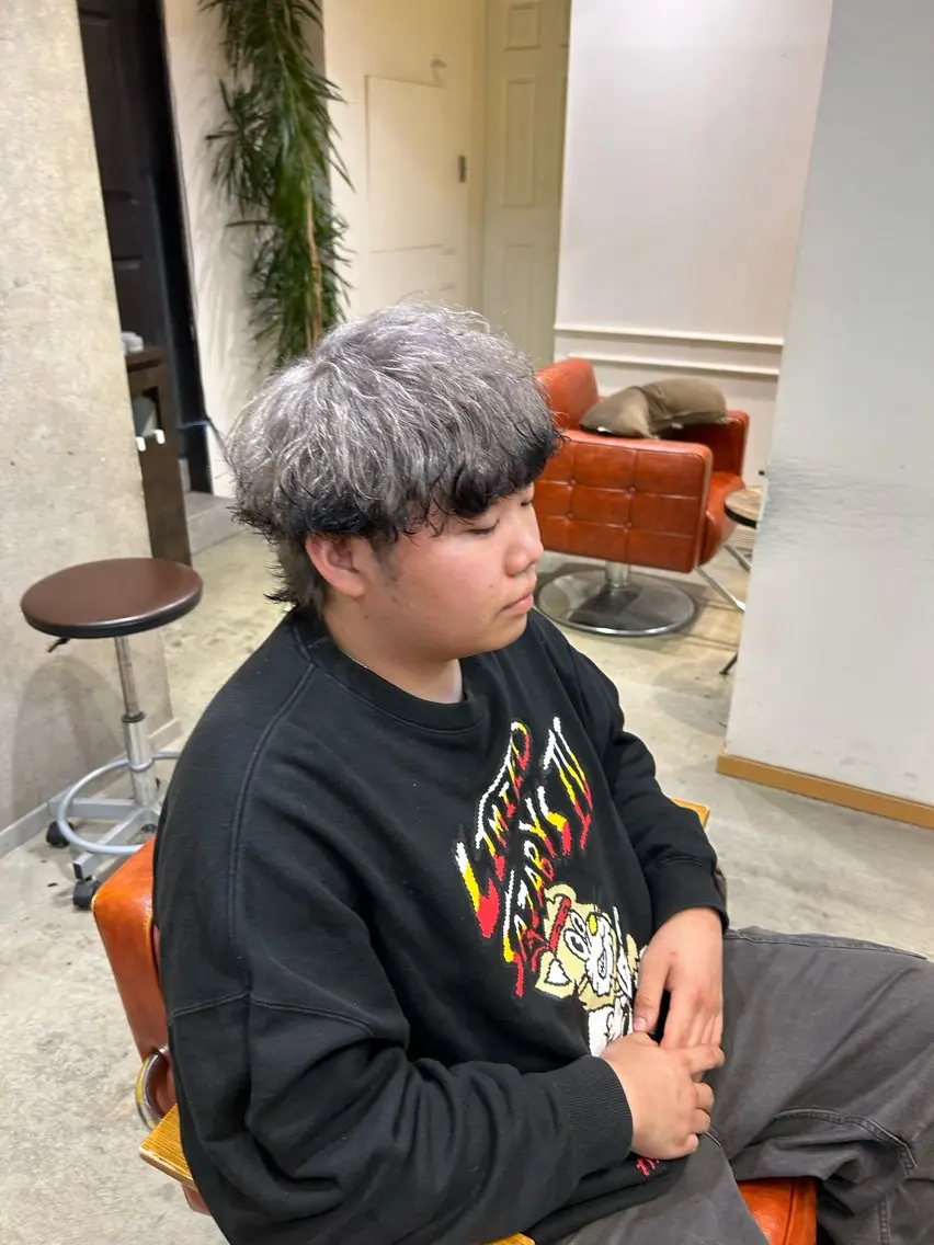 ショート カラー パーマ メンズ 新谷 虎太郎のヘアスタイル