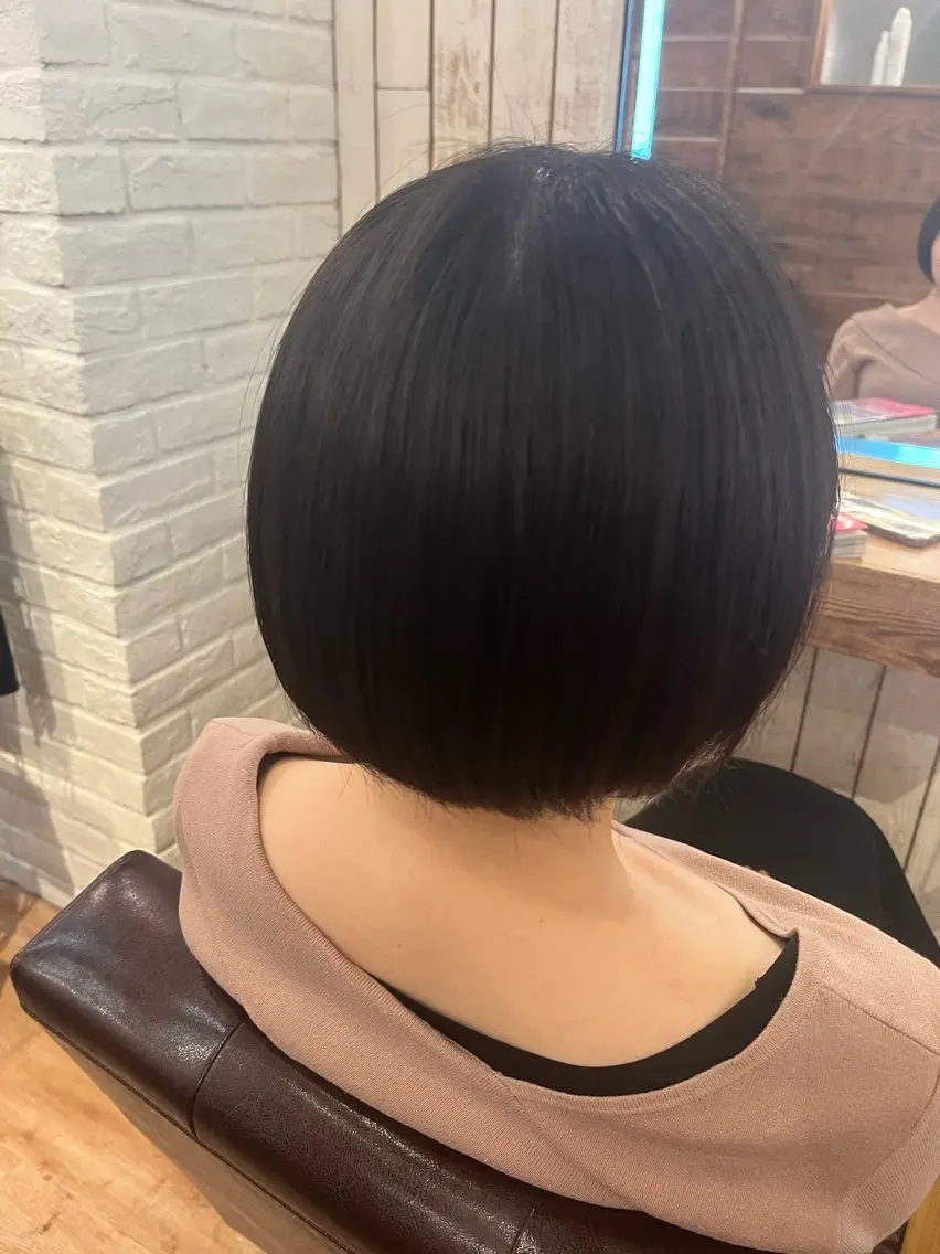 ショート ショートボブ ボブ ショートヘア アイ／推し活 ／透明感カラーのヘアスタイル